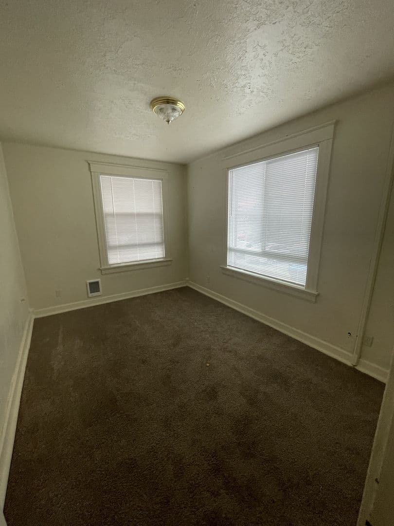 Centralia Apartment: 701 H Street