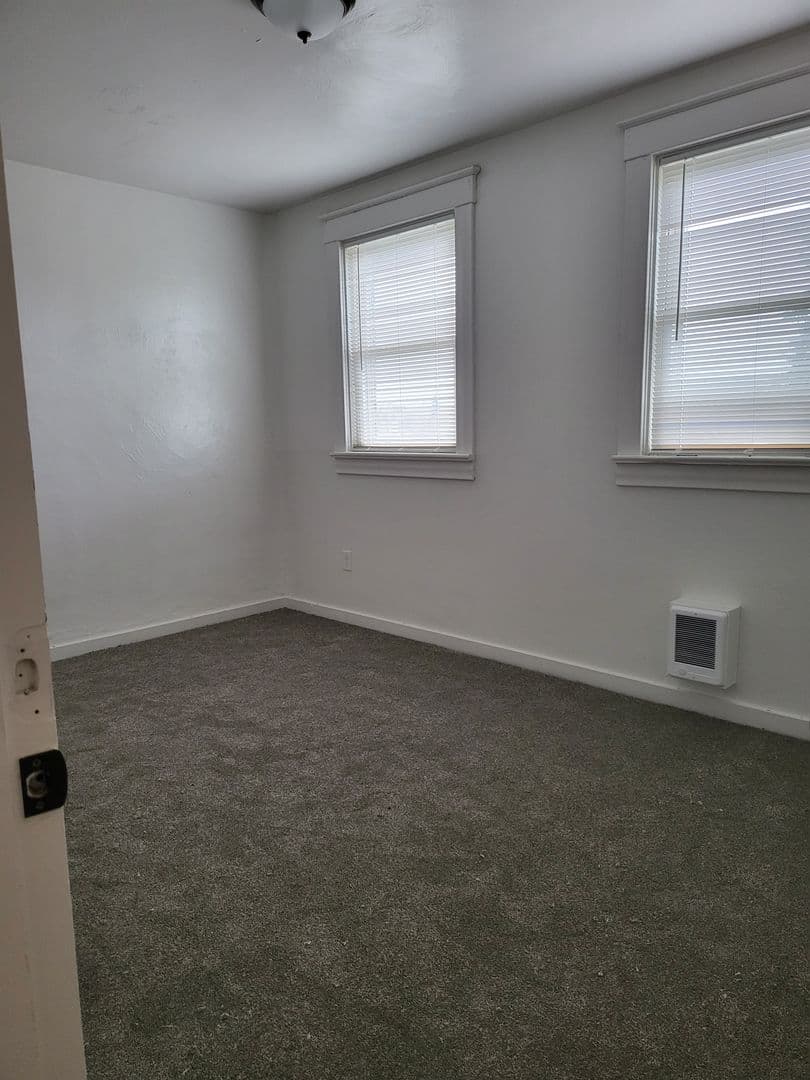 Centralia Apartment: 701 H Street