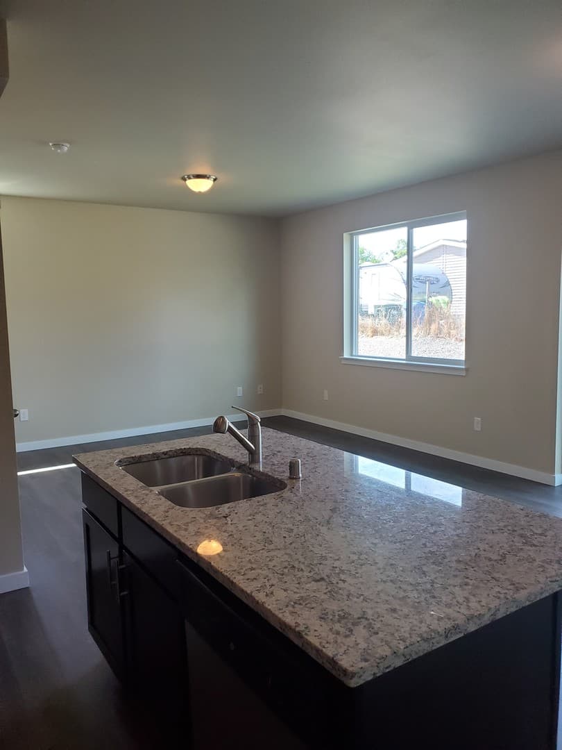 Centralia Townhome: 1917 Ahlers Ave