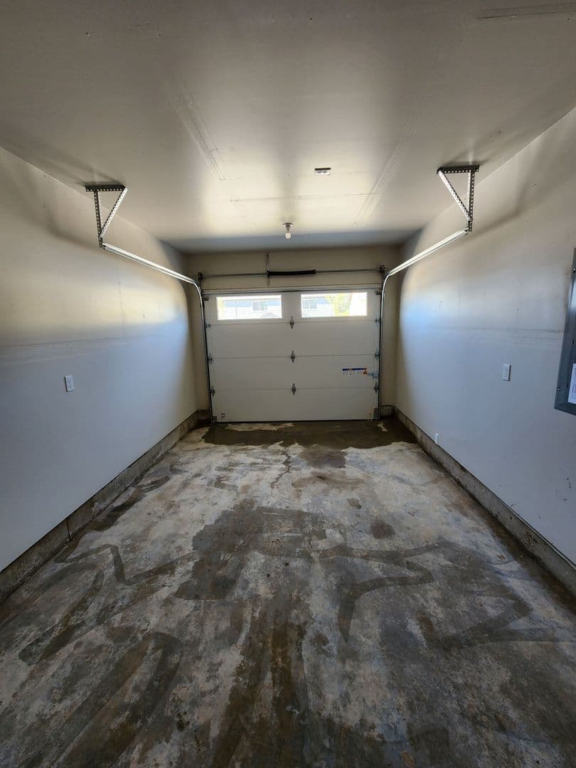 Winlock Townhome: 1001 Peach Rd