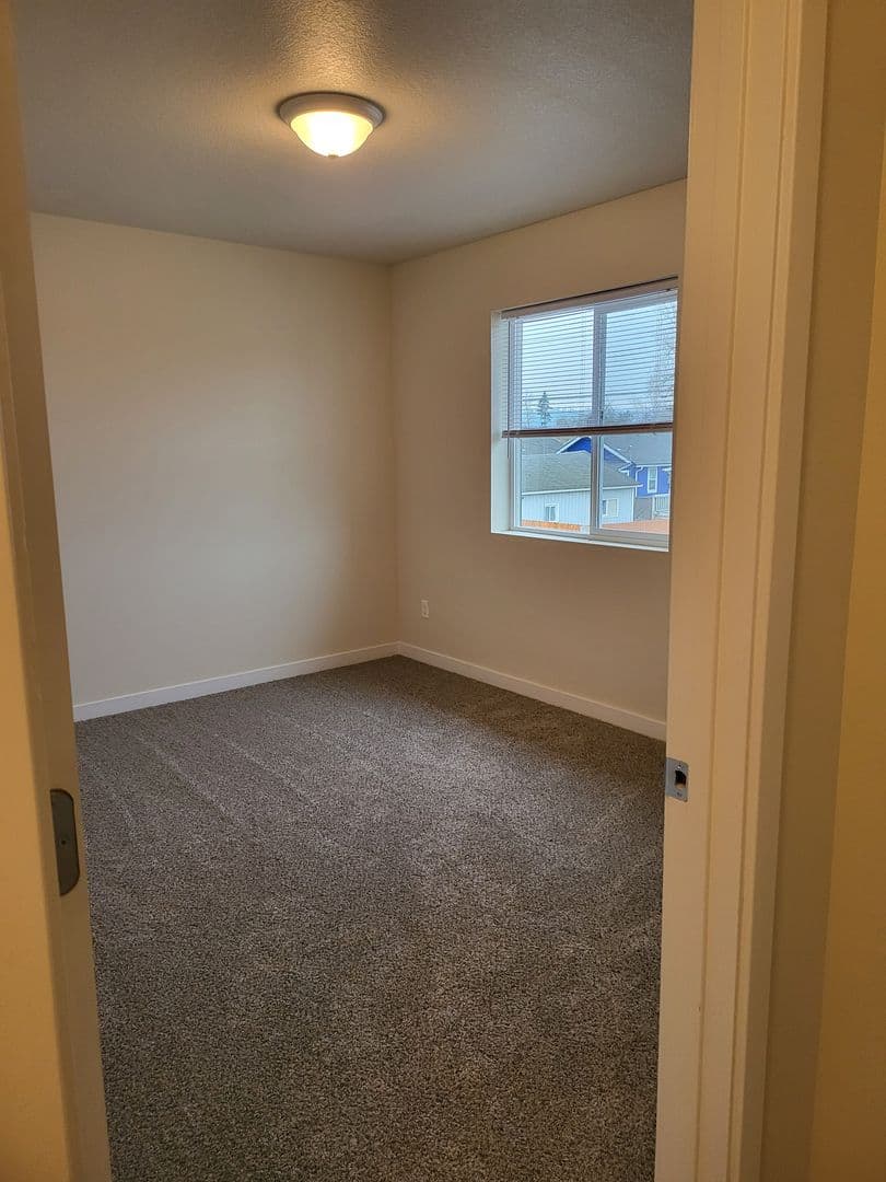 Longview Apartment: 269 20th Ave
