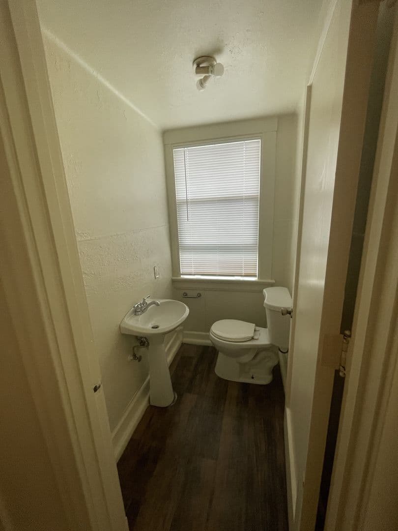 Centralia Apartment: 701 H Street