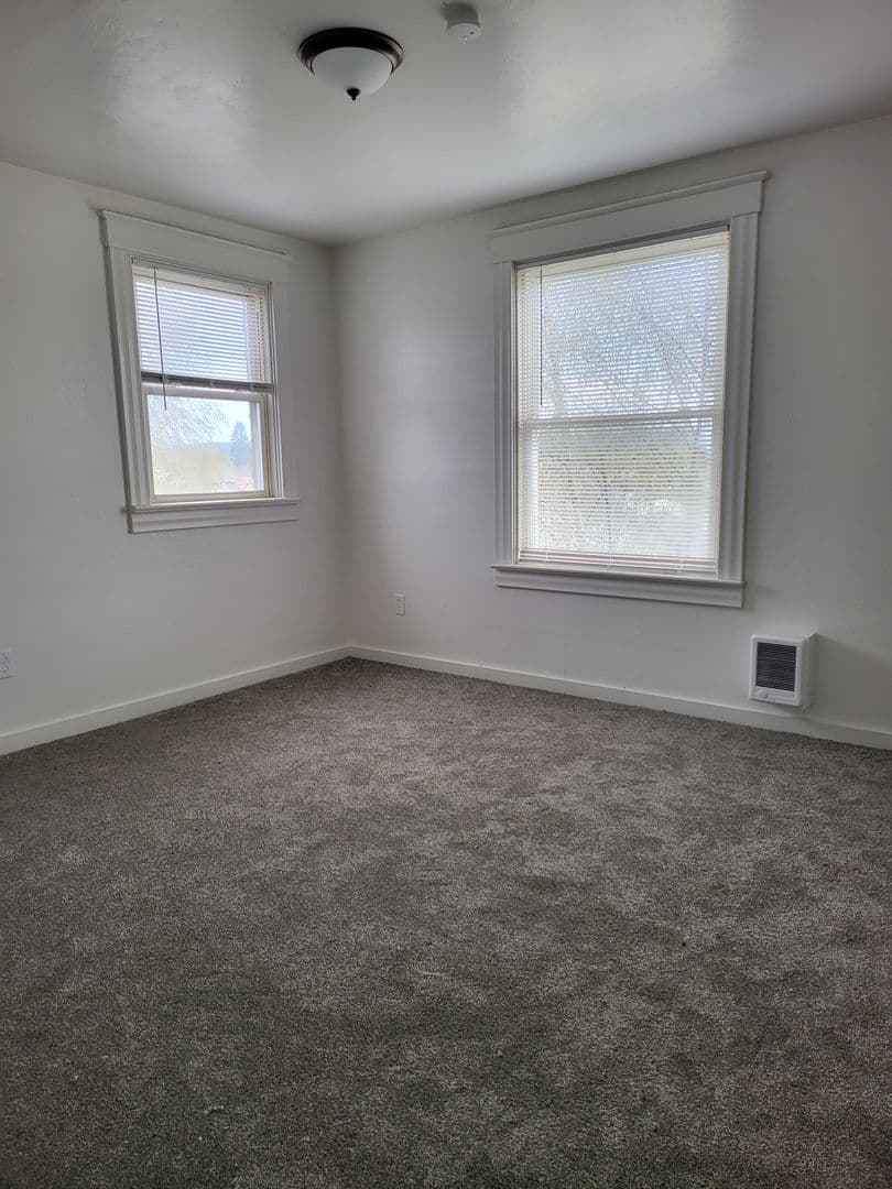 Centralia Apartment: 701 H Street