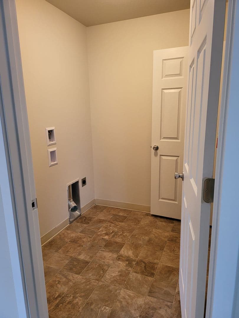 Longview Apartment: 269 20th Ave