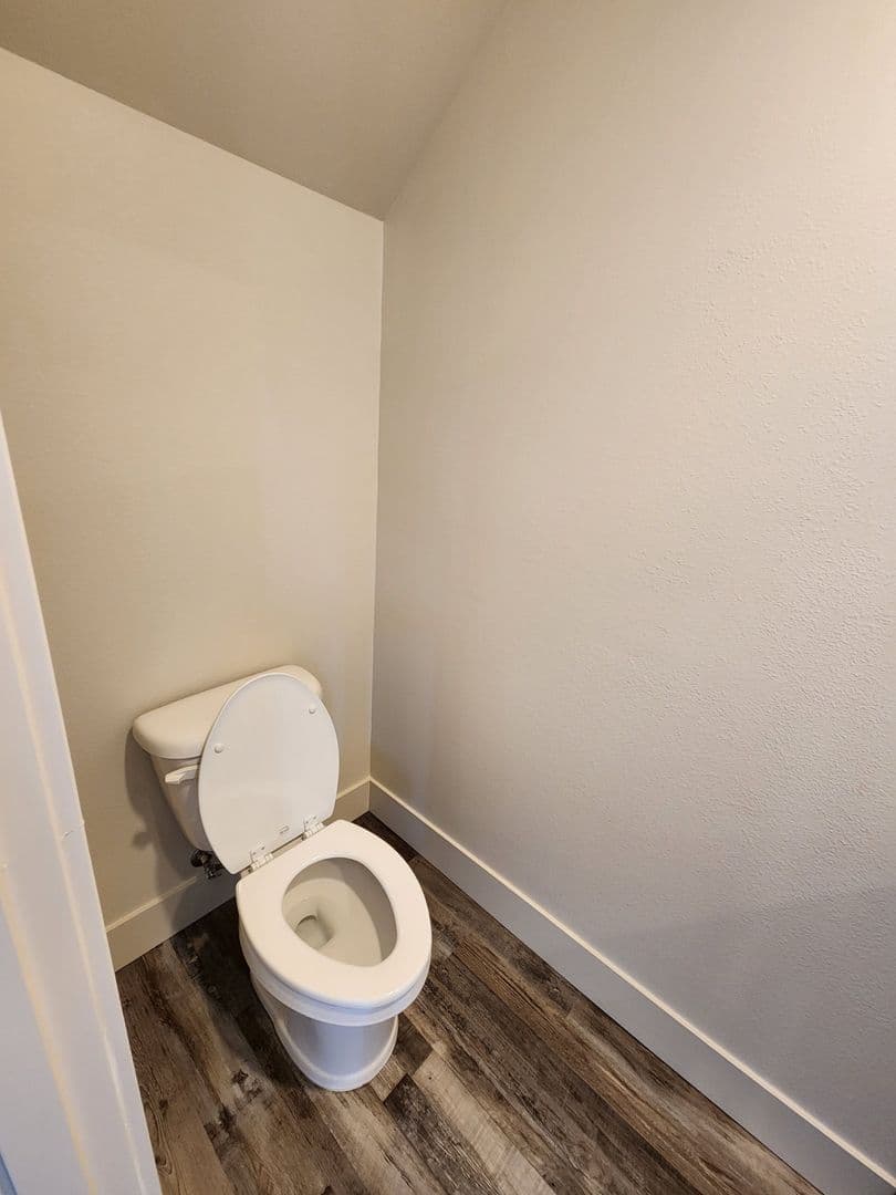 Winlock Townhome: 1001 Peach Rd