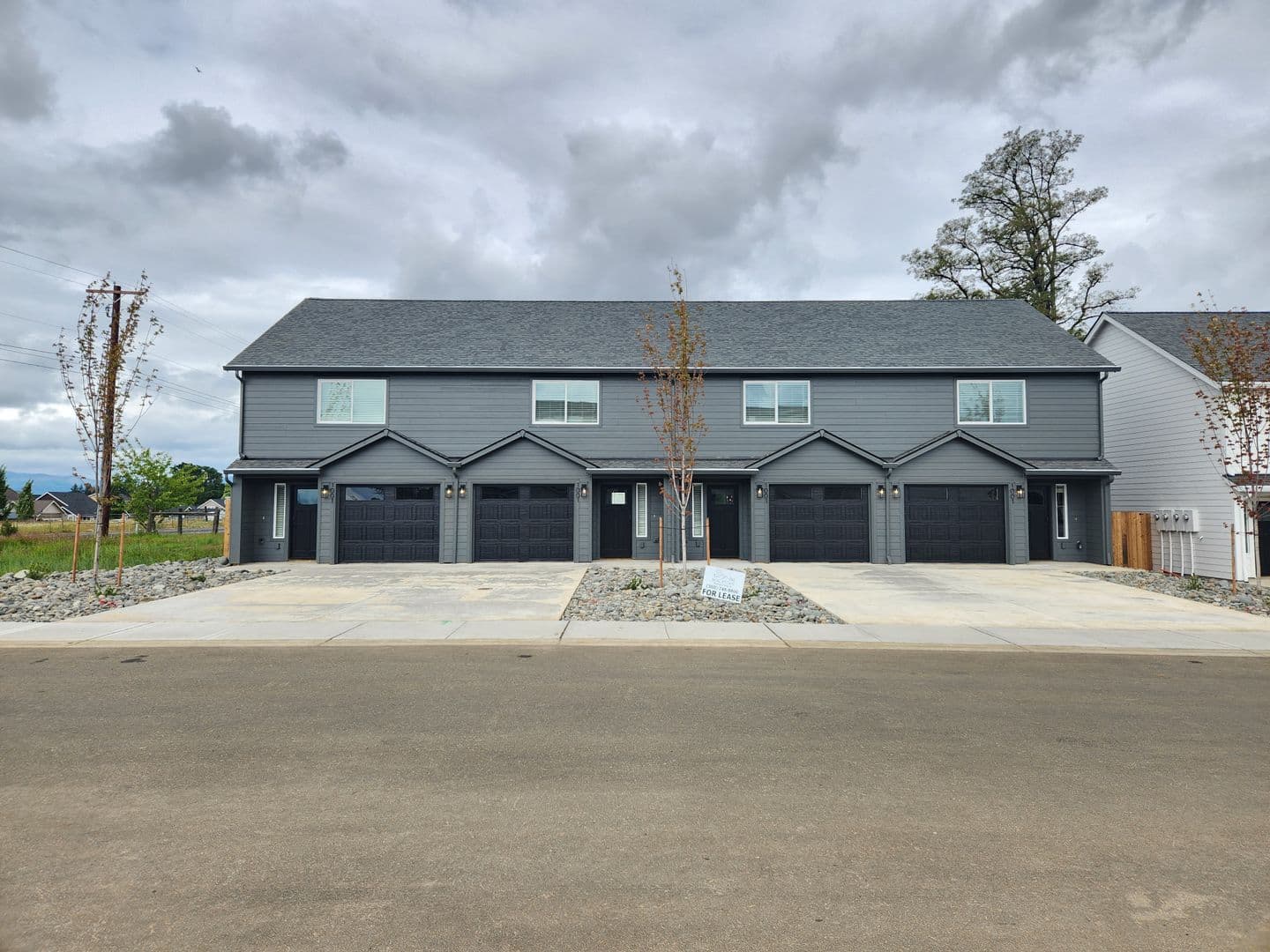 Winlock Townhome: 1001 Peach Rd