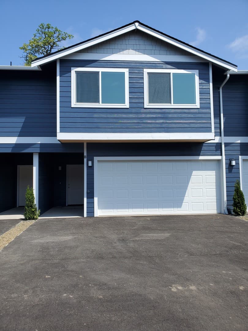 Centralia Townhome: 1917 Ahlers Ave
