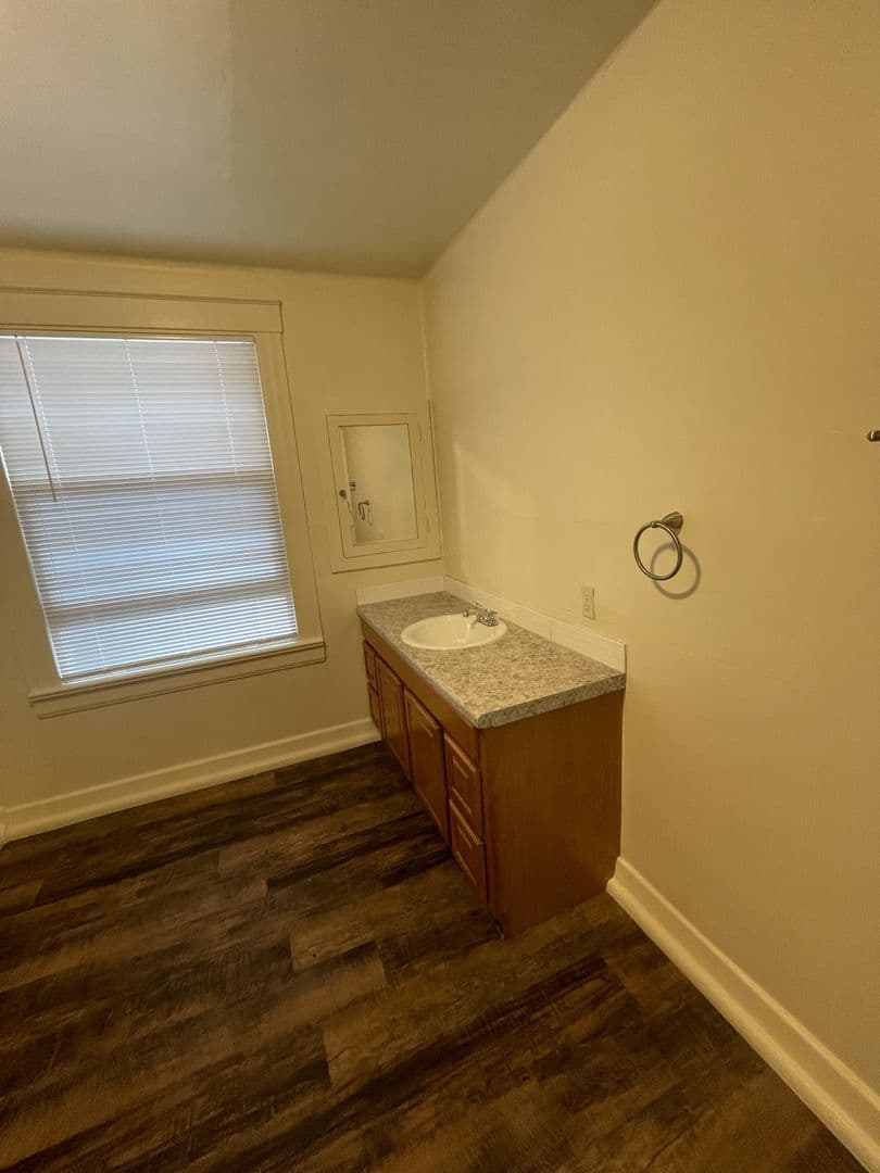 Centralia Apartment: 701 H Street