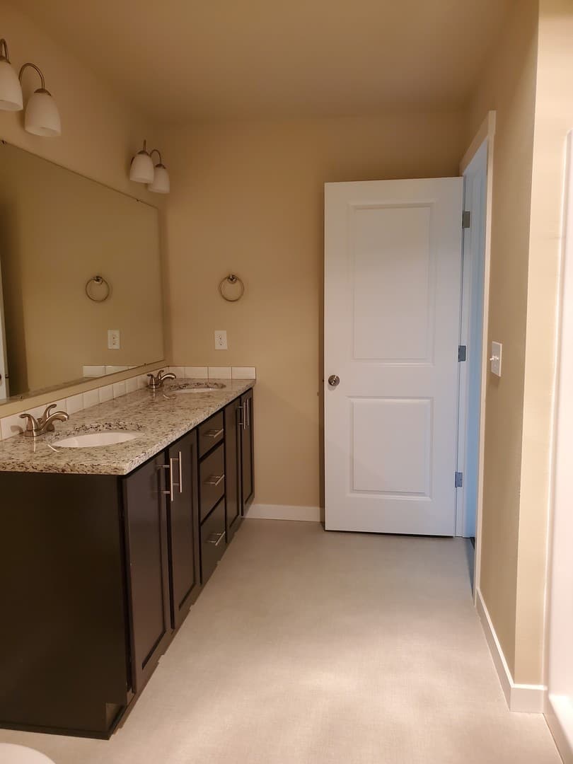 Centralia Townhome: 1917 Ahlers Ave