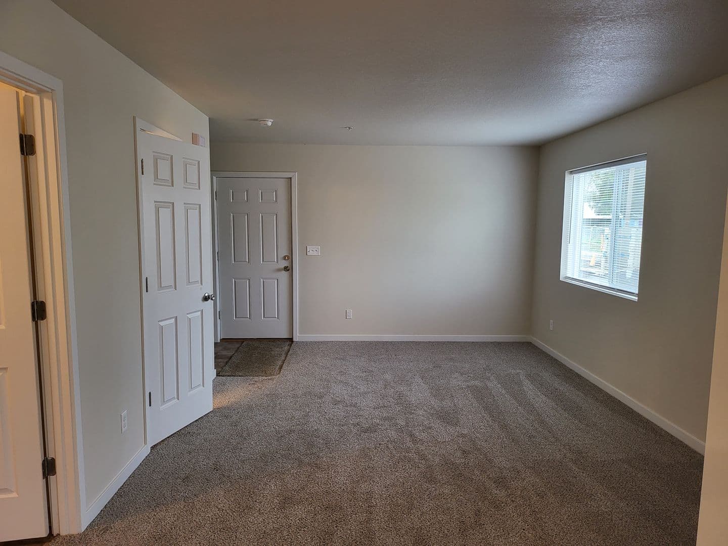 Longview Apartment: 269 20th Ave