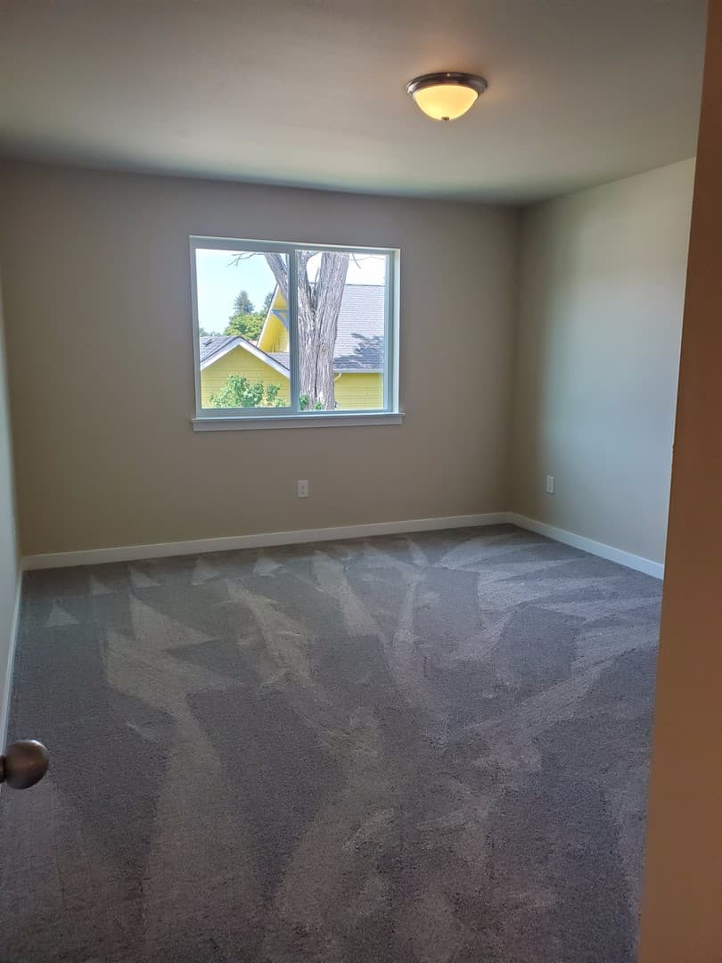 Centralia Townhome: 1917 Ahlers Ave