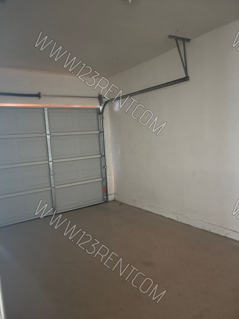 Lancaster House: 411 W Ave J-5