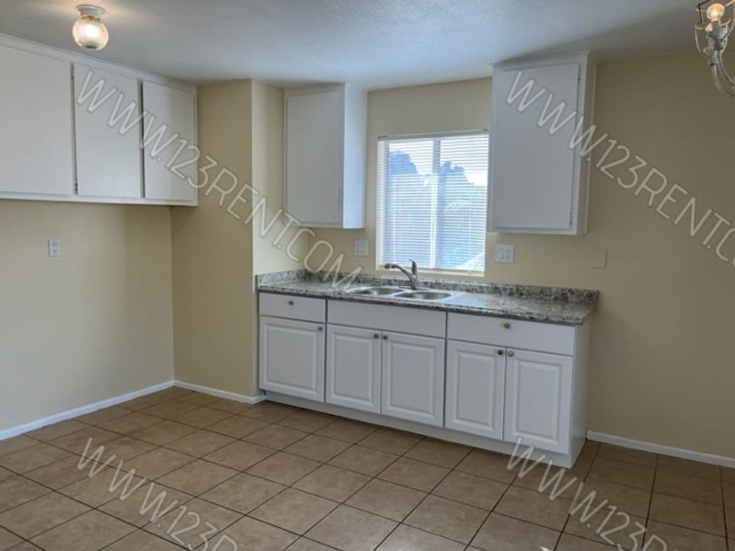 Palmdale House: 40015 172nd St E