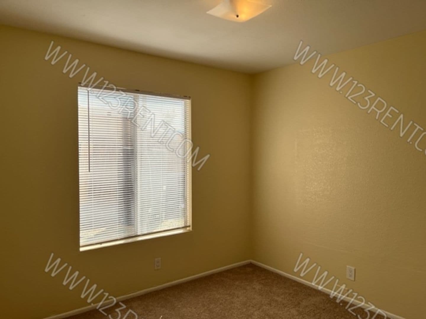 Palmdale House: 40015 172nd St E