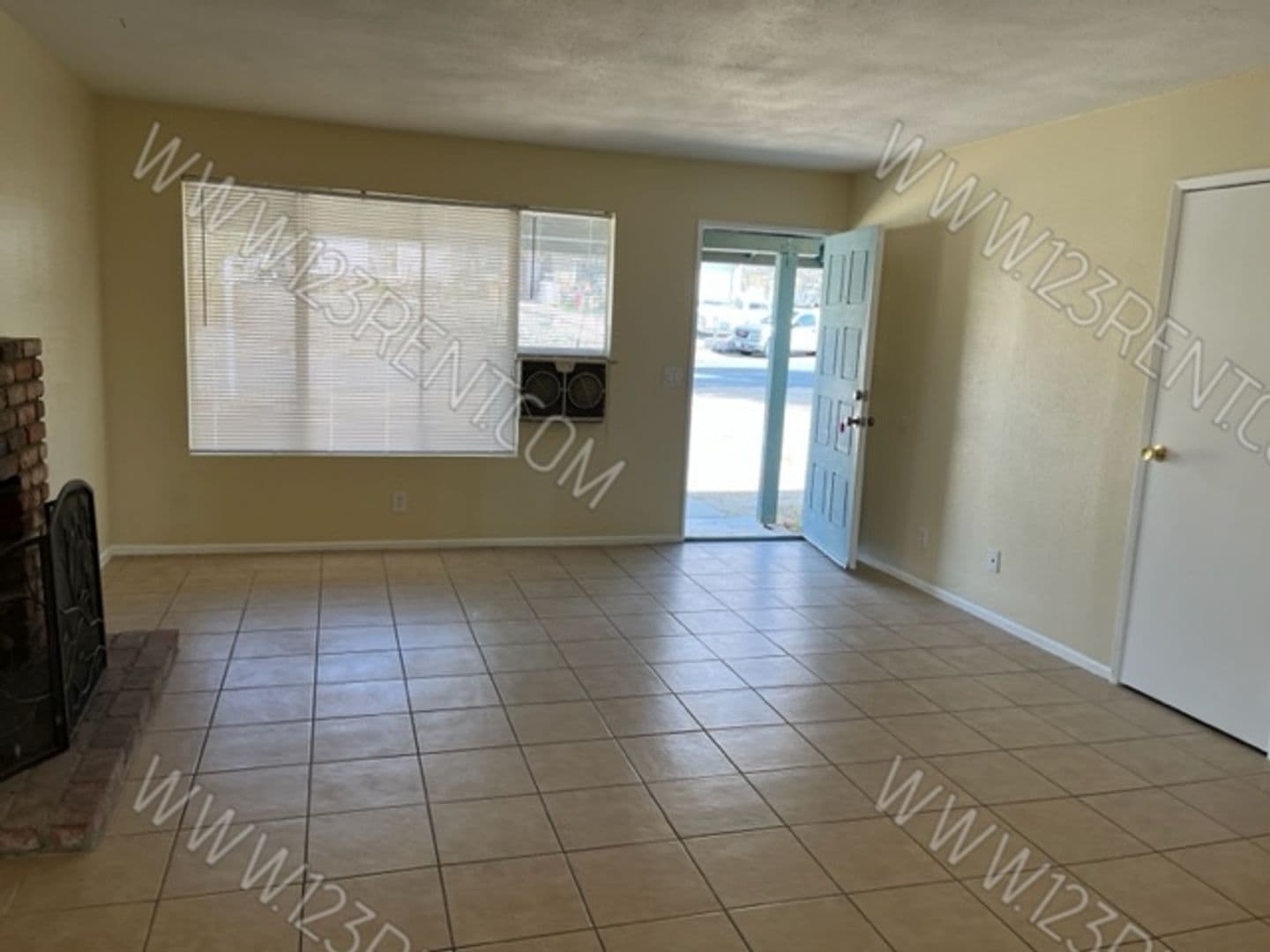 Palmdale House: 40015 172nd St E