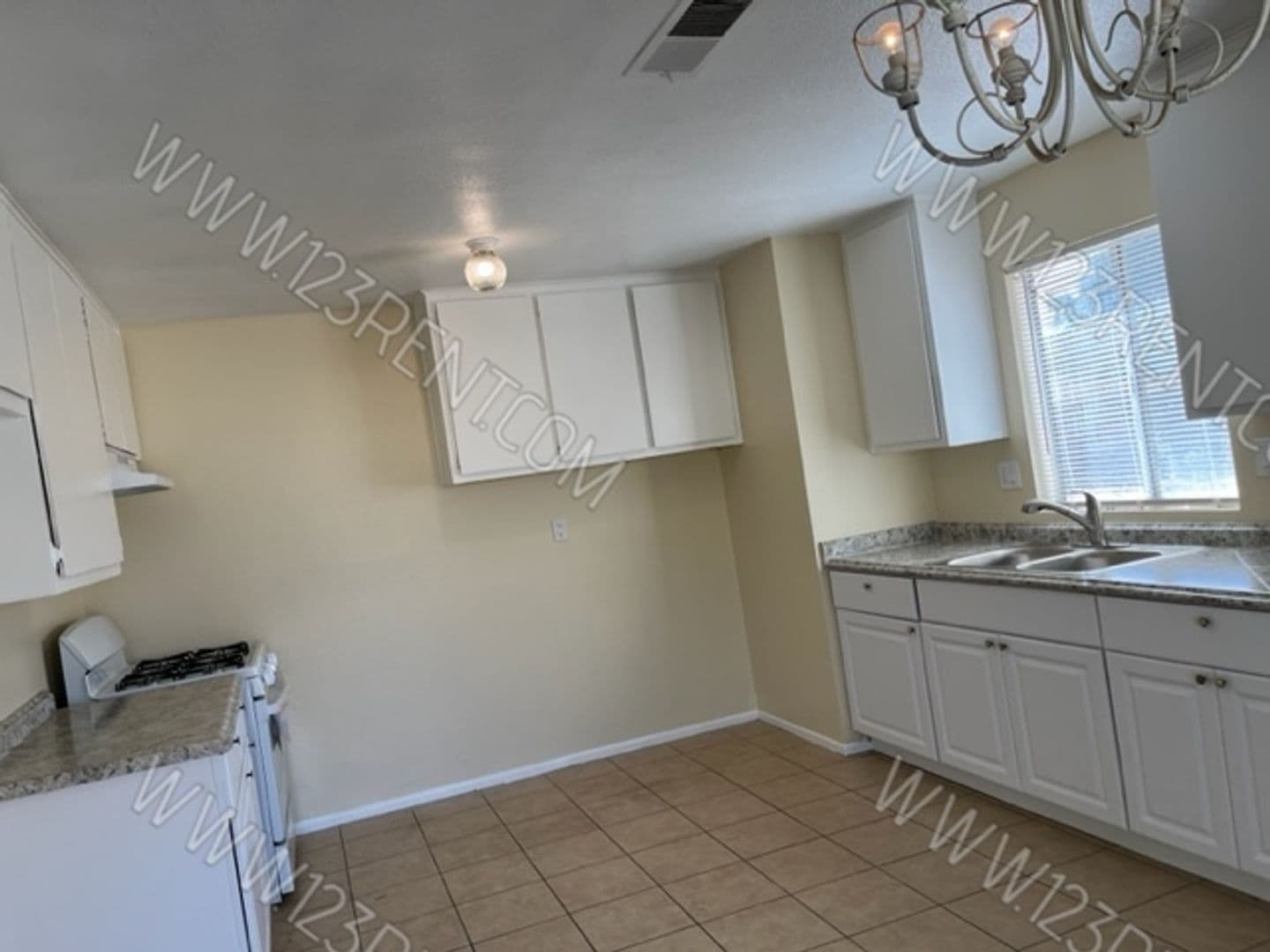 Palmdale House: 40015 172nd St E