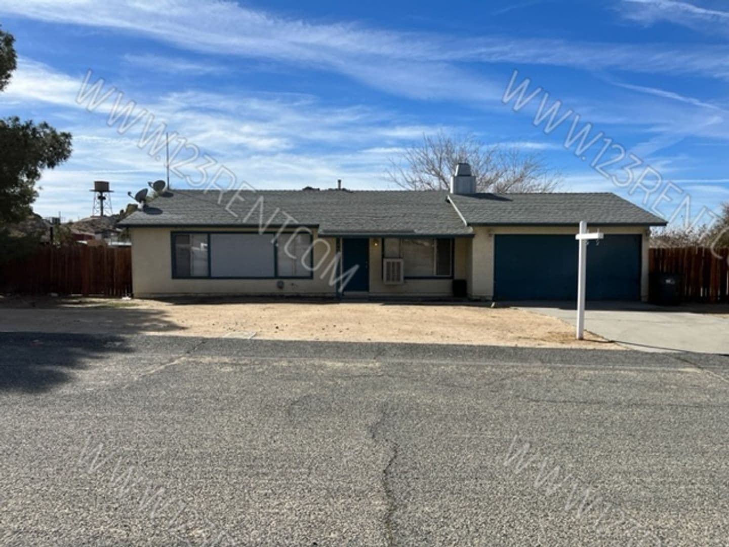 Palmdale House: 40015 172nd St E