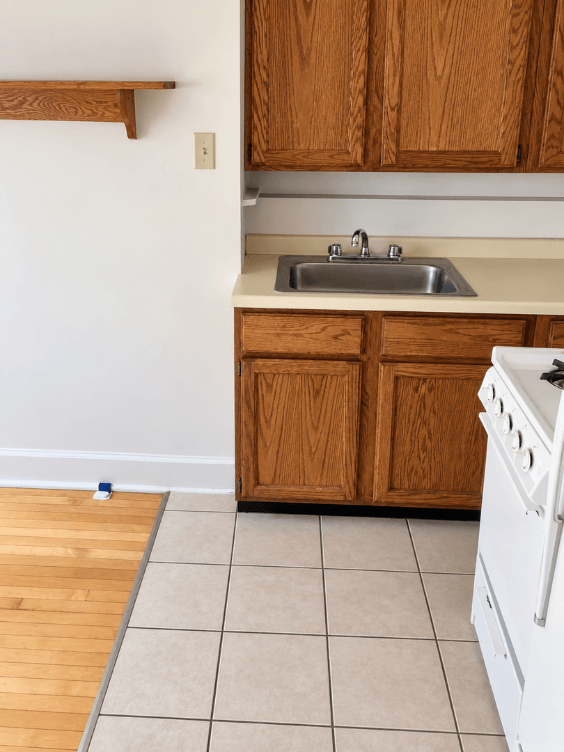 Milwaukee Apartment: 2544 N. Maryland Ave