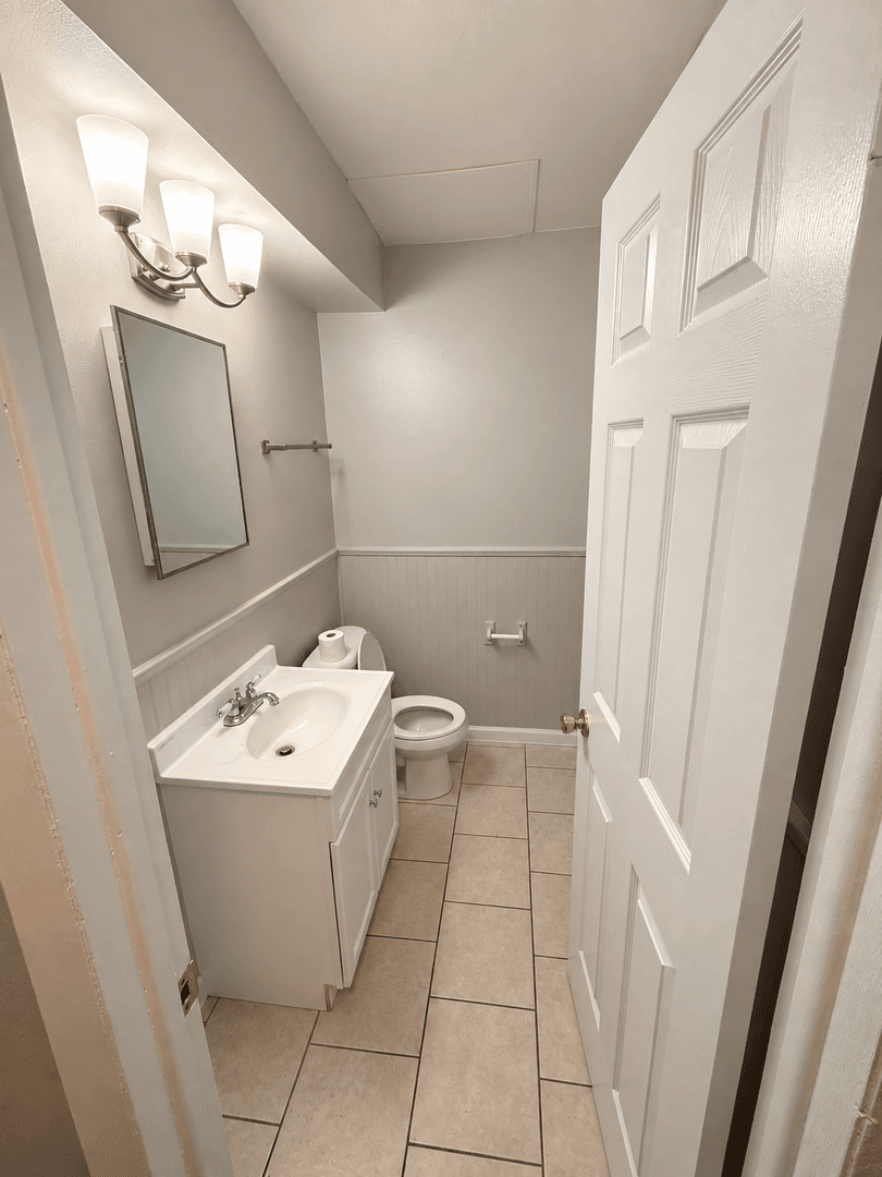 Milwaukee Townhome: 119 S 70th St