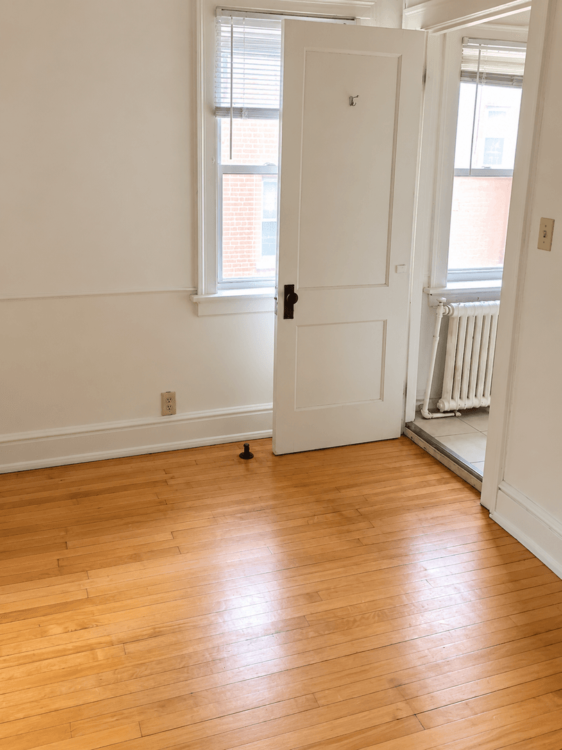 Milwaukee Apartment: 2544 N. Maryland Ave