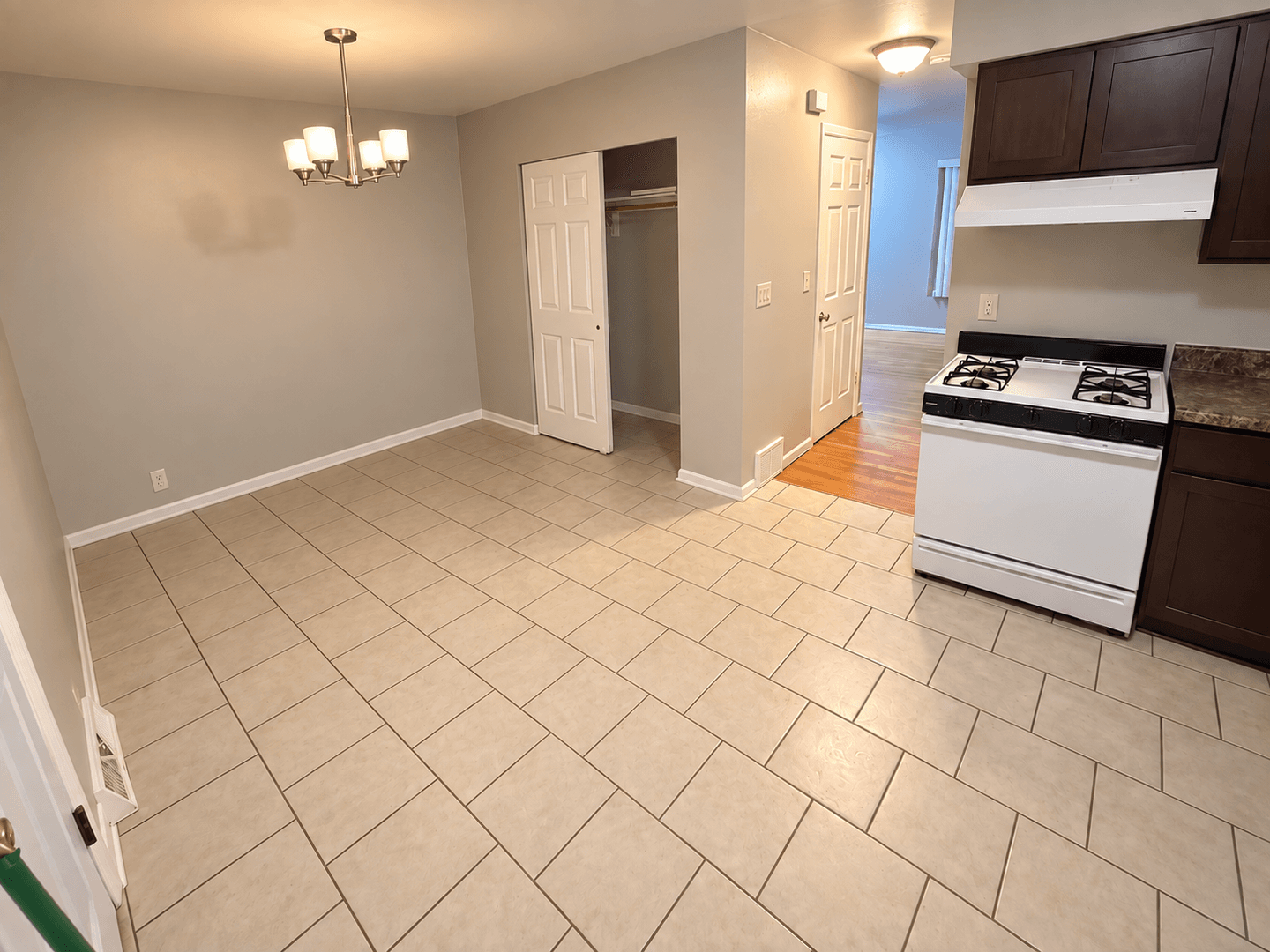 Milwaukee Townhome: 119 S 70th St