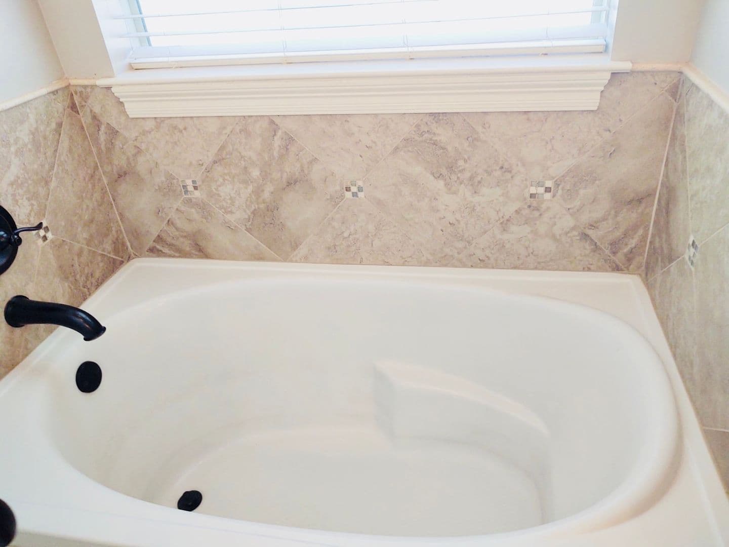 Lafayette House: 127 Range Drive