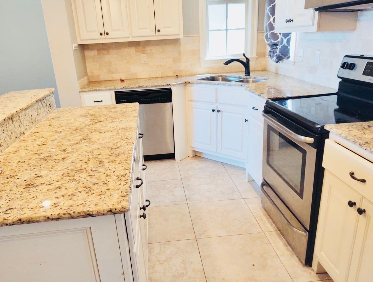 Lafayette House: 127 Range Drive