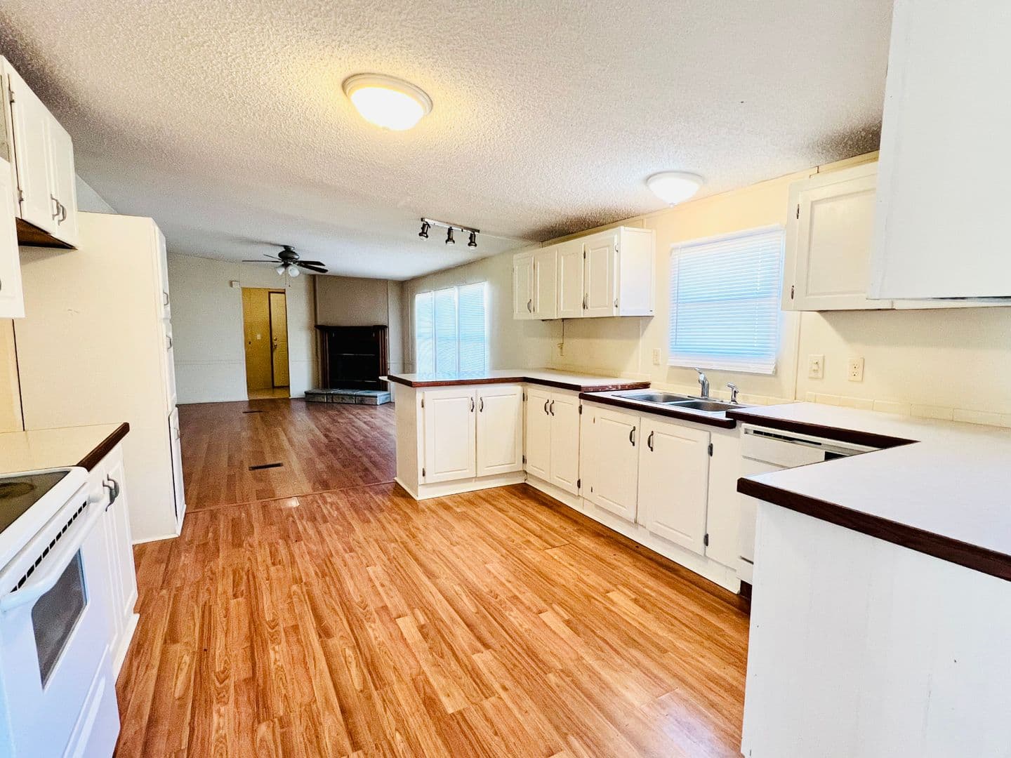 Carencro House: 1200 Post Road