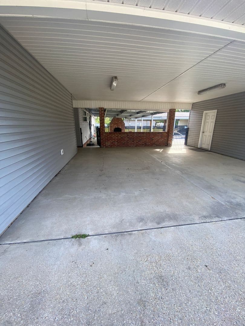 Saint Martinville House: 1042 Banker Road