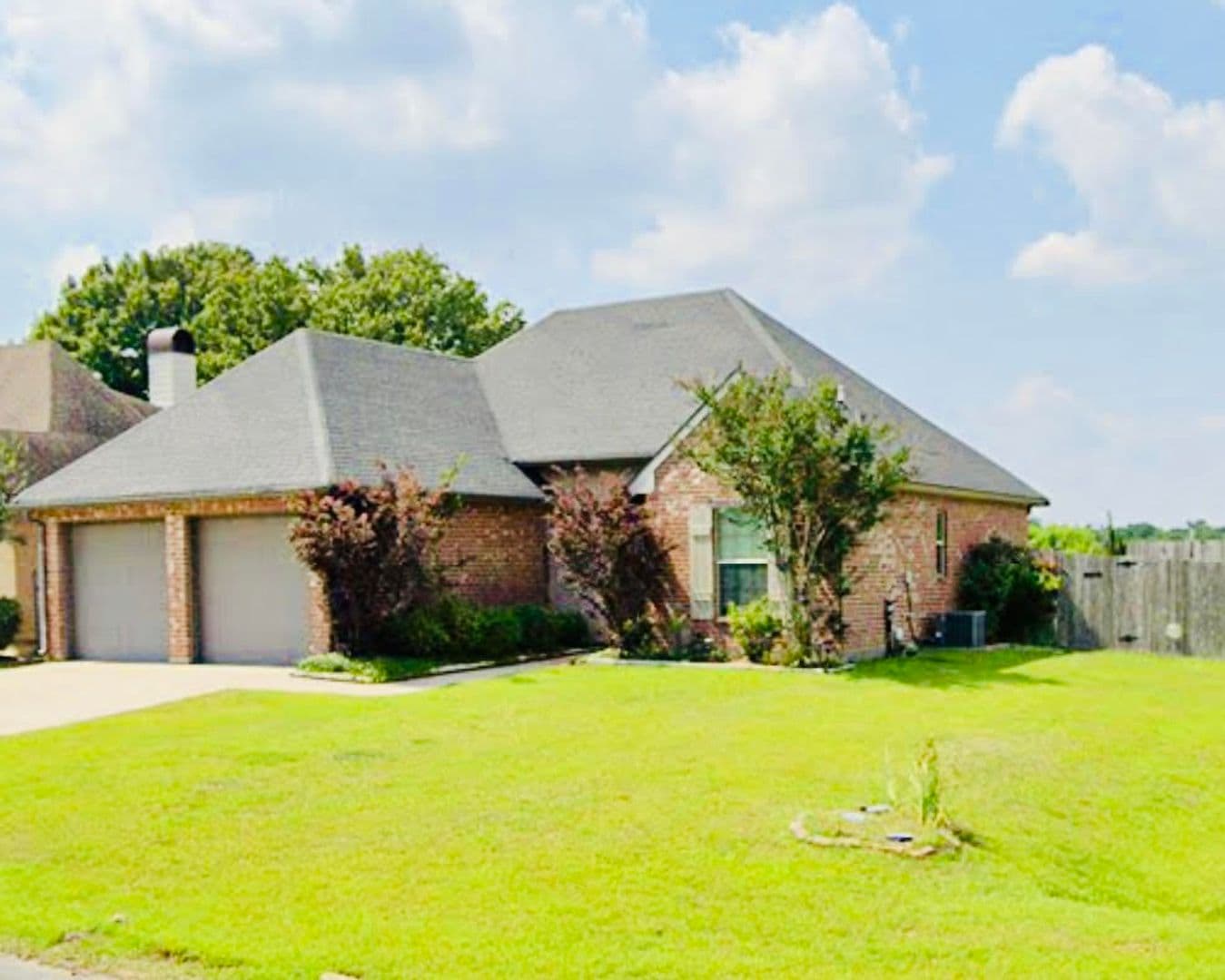 Lafayette House: 127 Range Drive