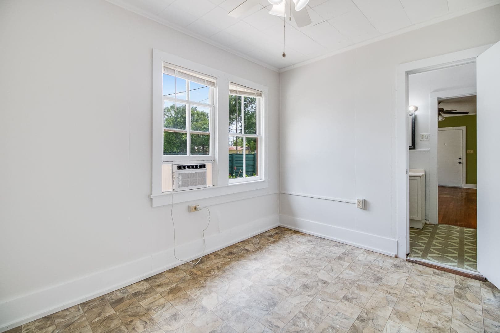 Broussard House: 505 E Main Street