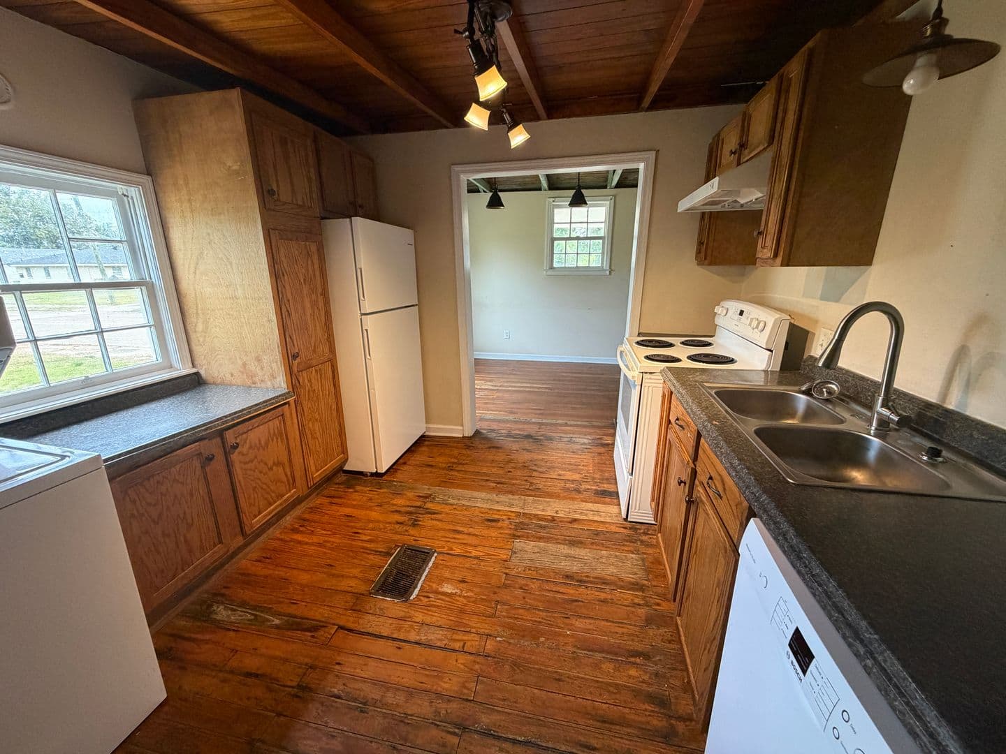 Lake Charles House: 340 Kirkman St