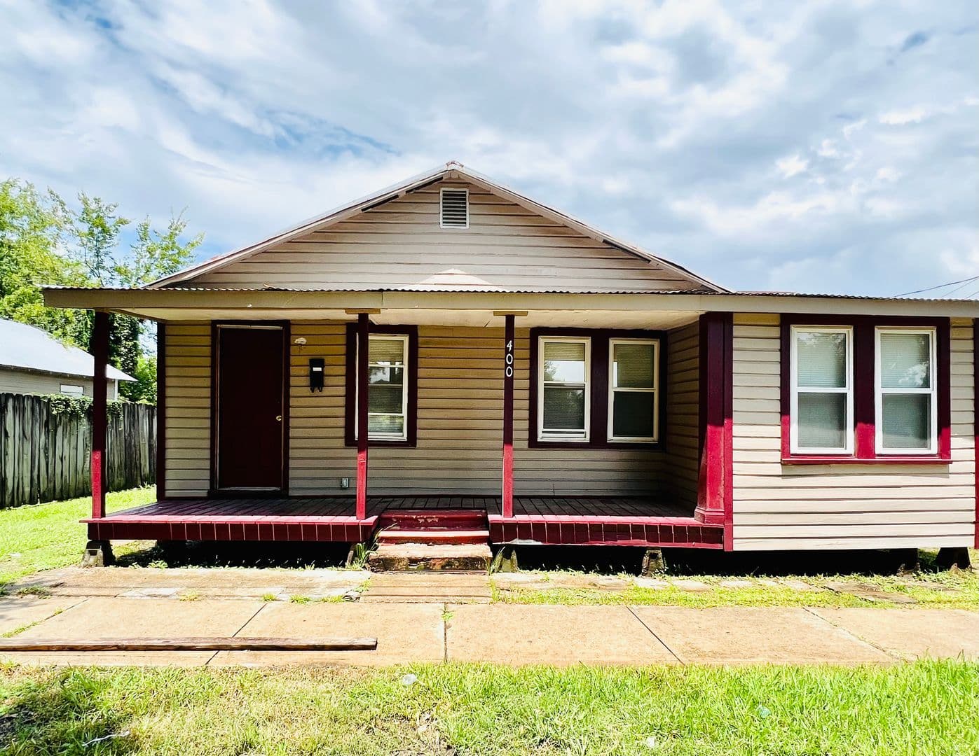 Lafayette House: 400 Lamar Street