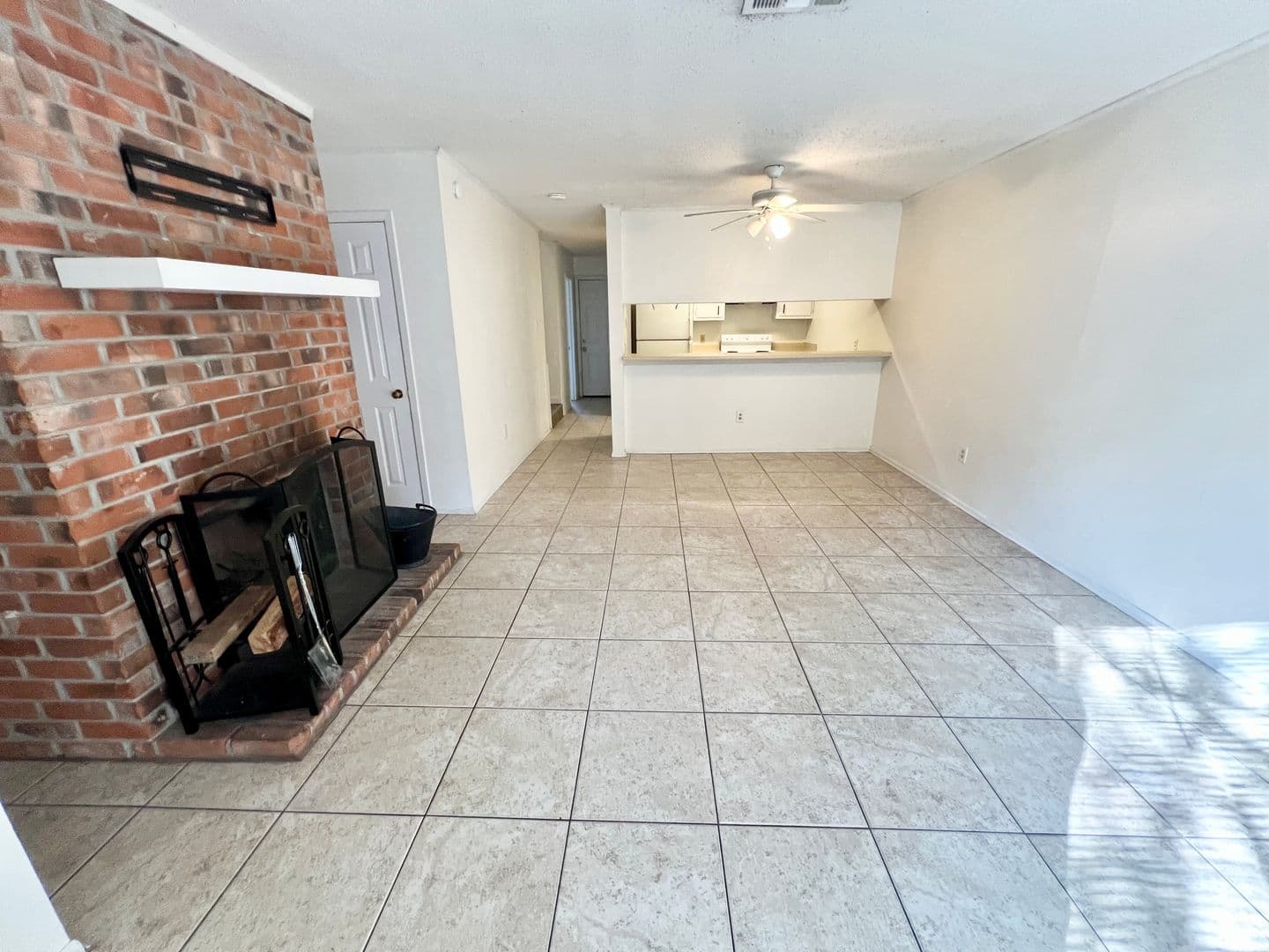 Baton Rouge Apartment: 1940 Southpointe Dr
