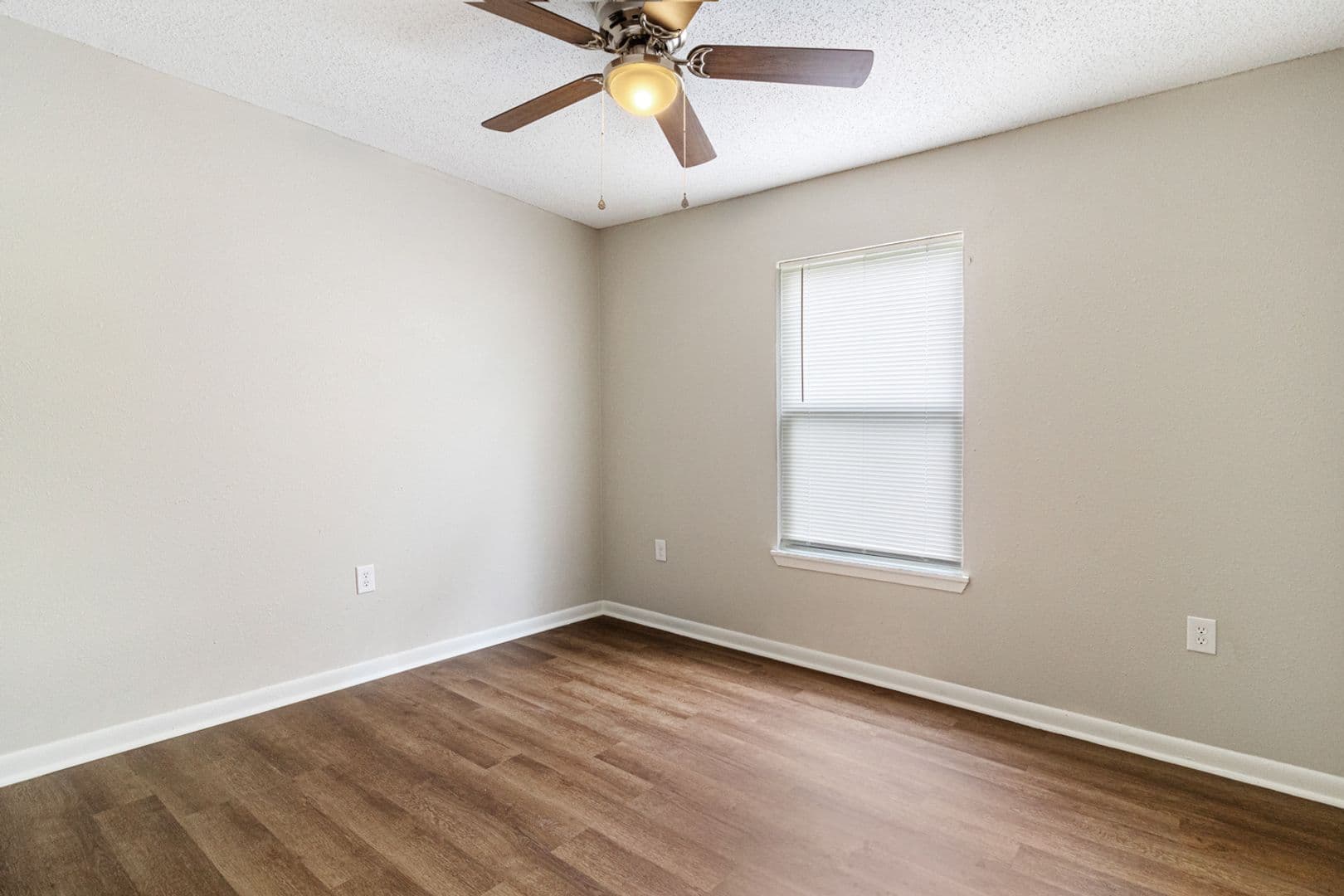 Jennings Apartment: 913 Granger Street