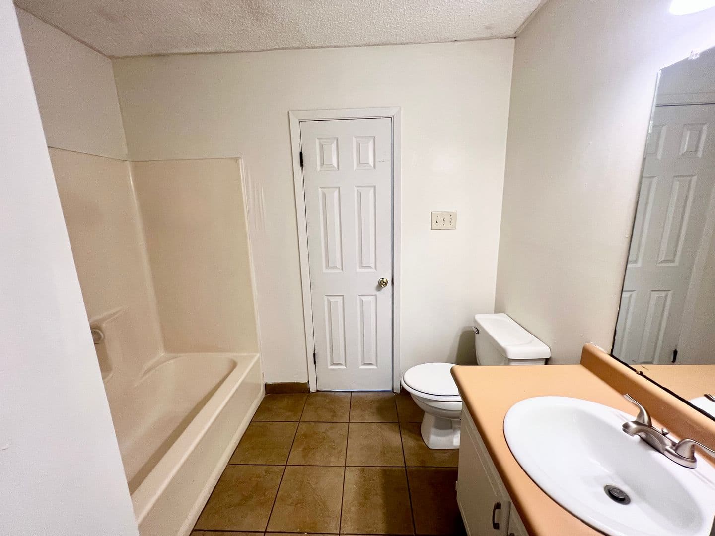 Baton Rouge Apartment: 1940 Southpointe Dr