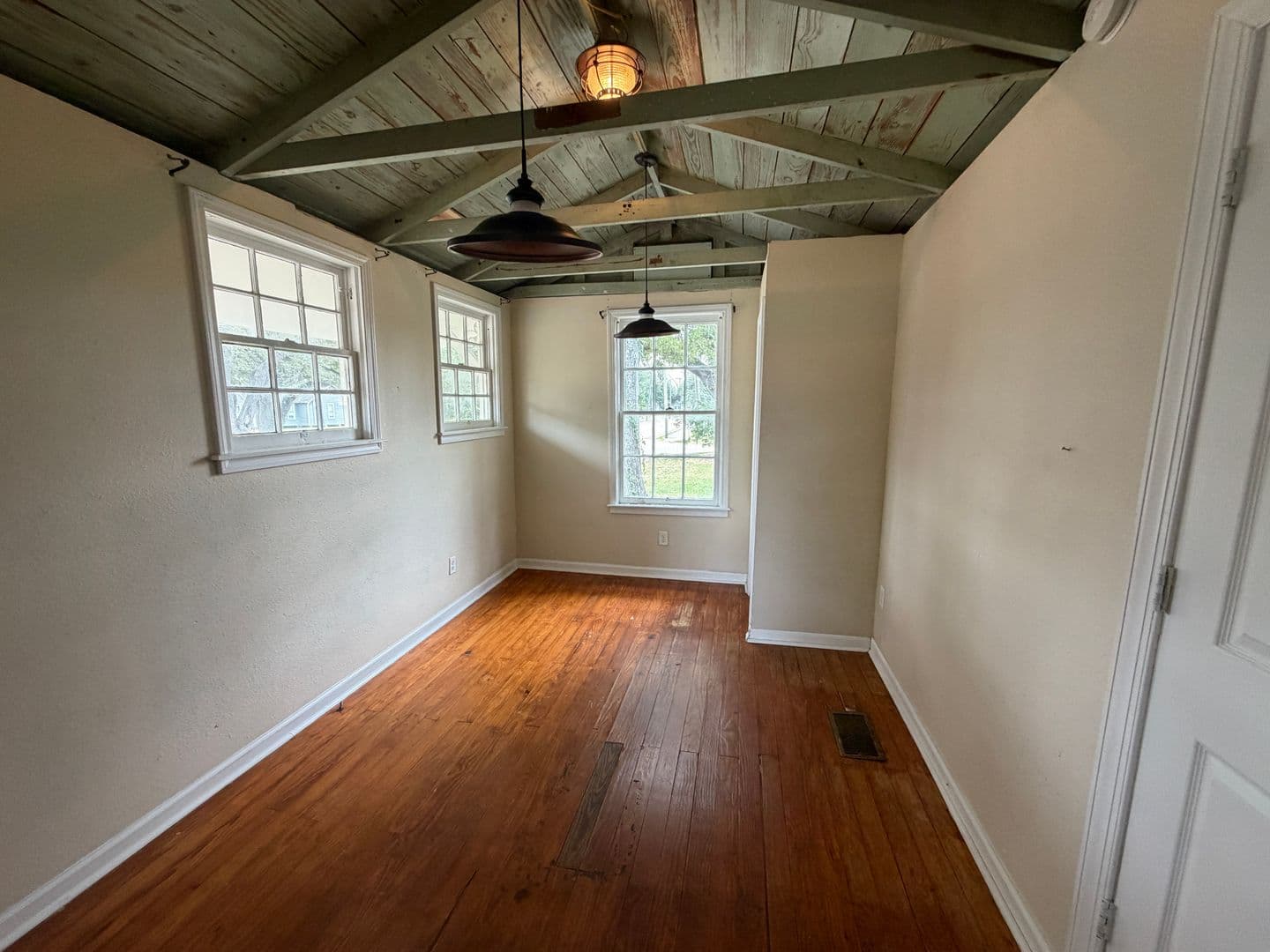 Lake Charles House: 340 Kirkman St