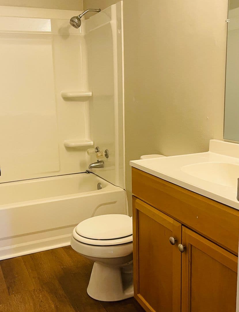 Jennings Apartment: 913 Granger Street