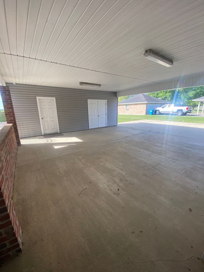Saint Martinville House: 1042 Banker Road