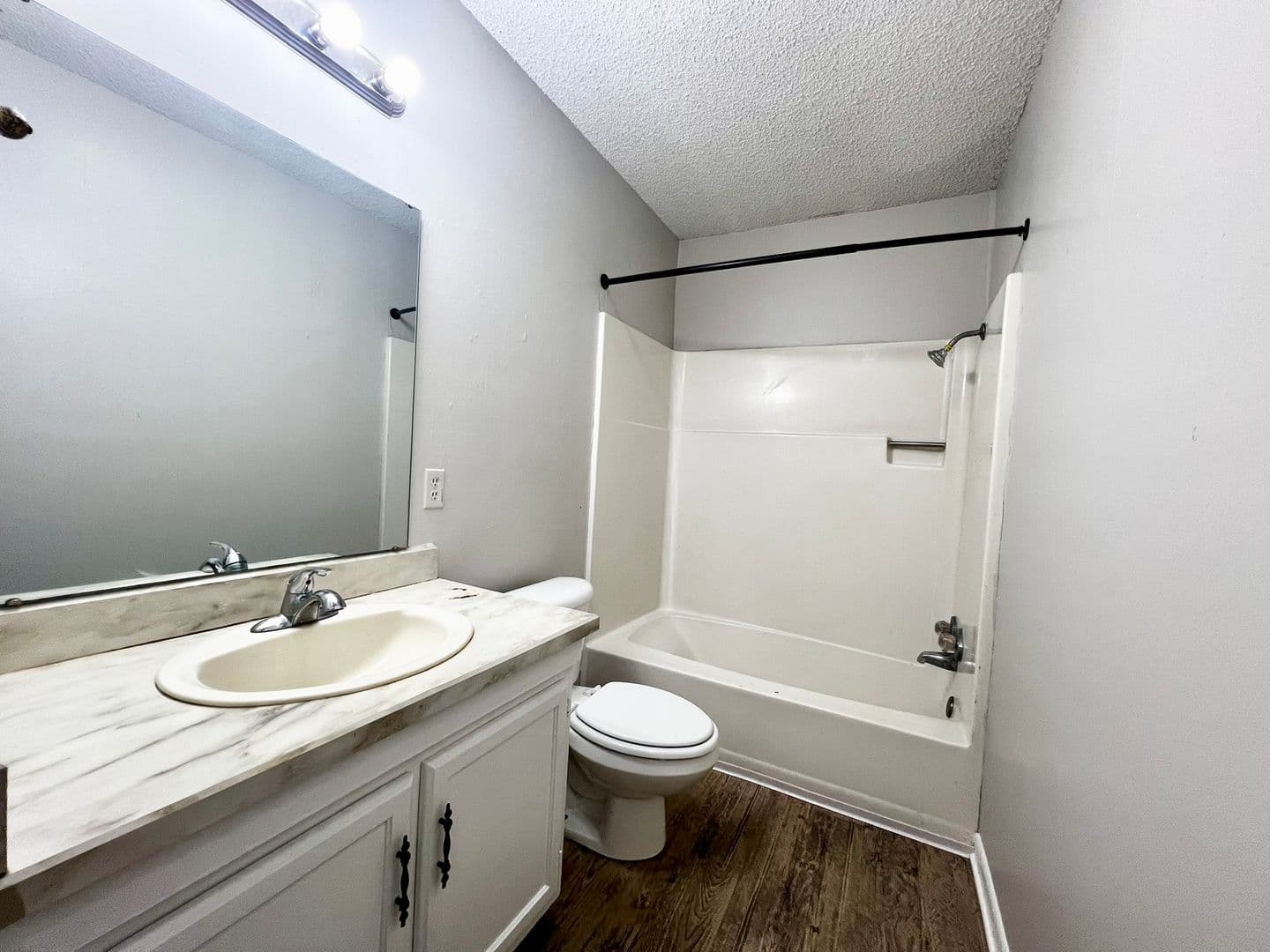 Lafayette Apartment: 211 Al Pearsons Dr