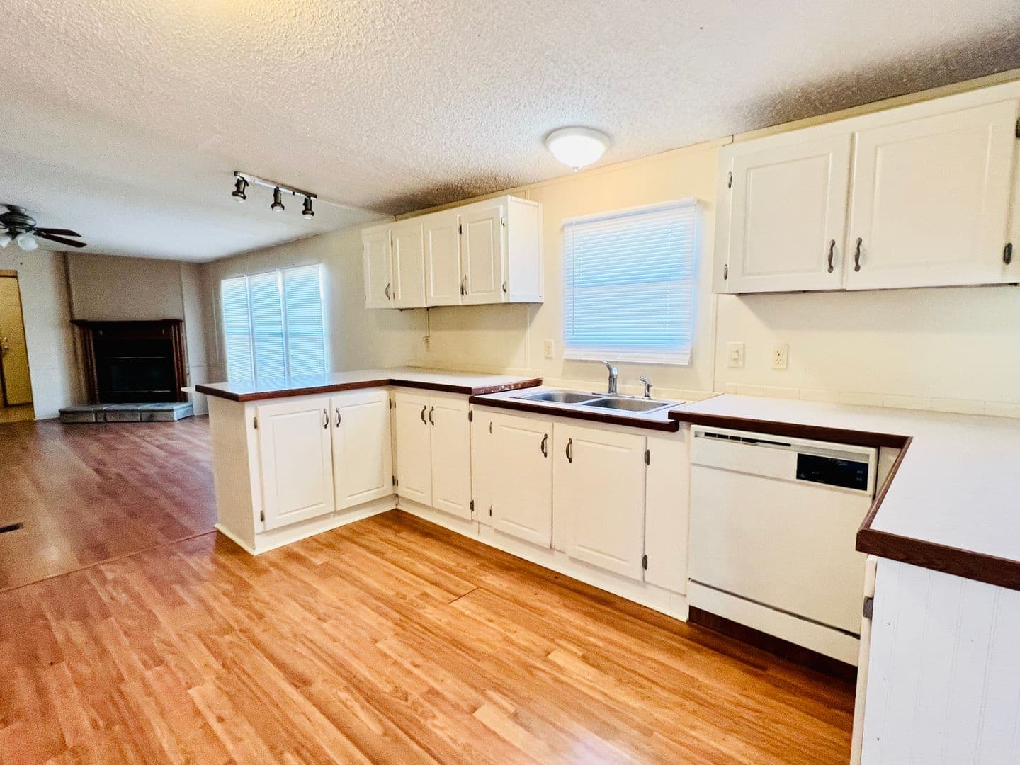 Carencro House: 1200 Post Road