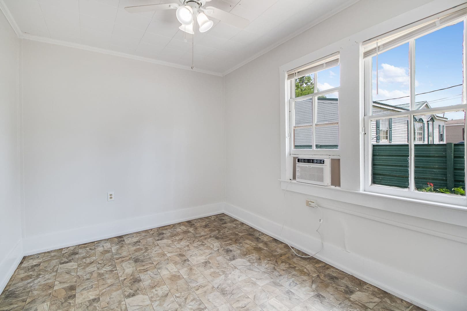 Broussard House: 505 E Main Street