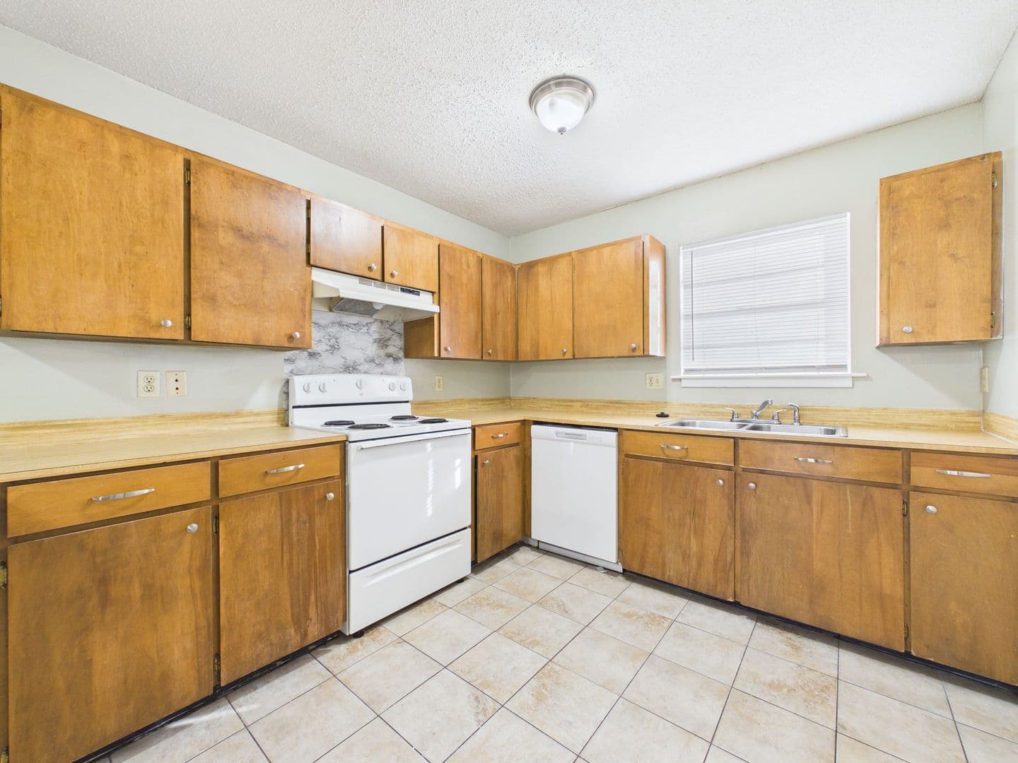 Lafayette Apartment: 1815 Eraste Landry Road