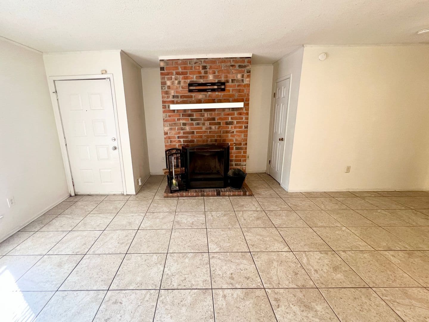 Baton Rouge Apartment: 1940 Southpointe Dr