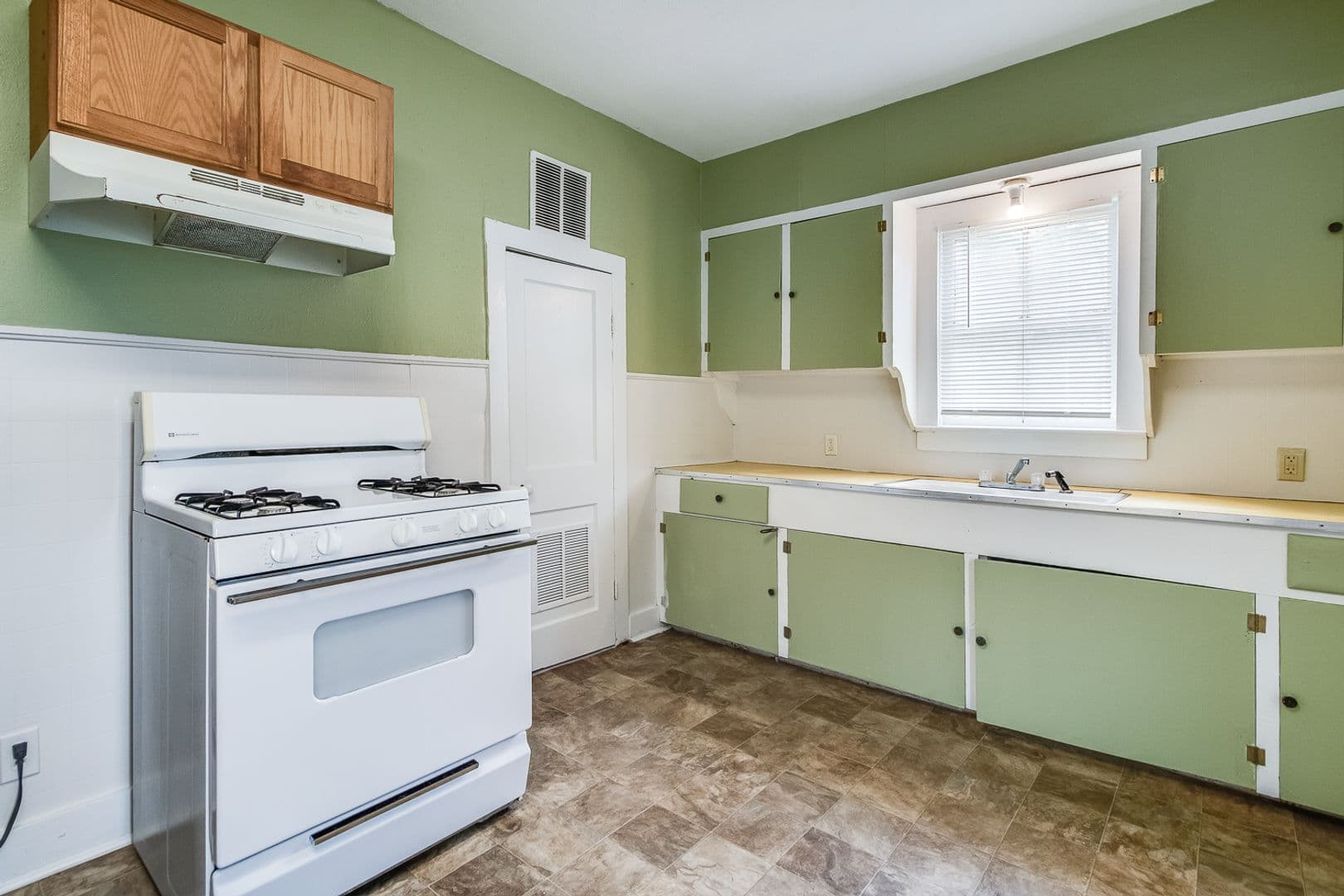 Broussard House: 505 E Main Street