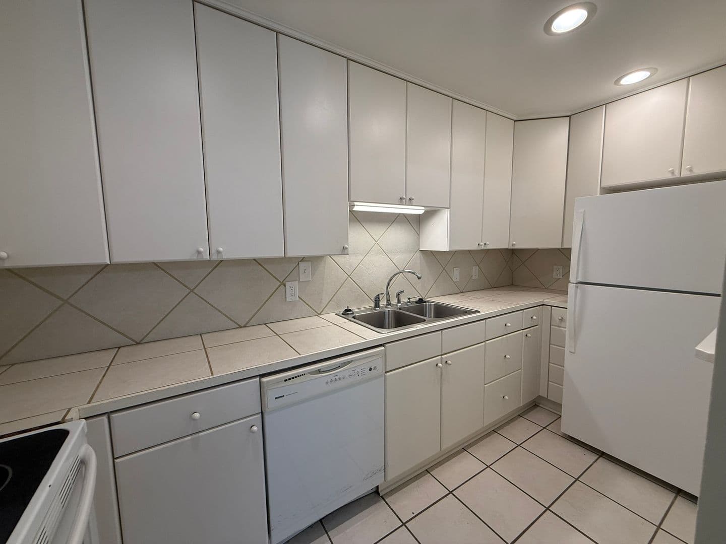 Lafayette House: 1008 S College Road, 104