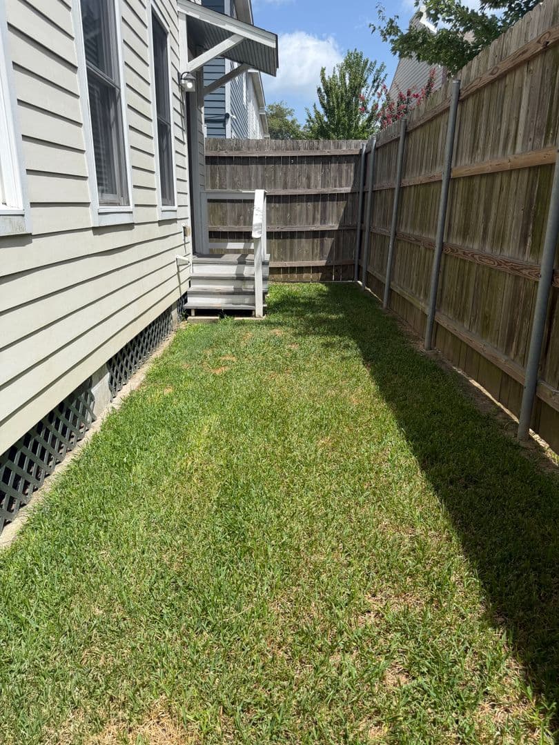 Lake Charles House: 621 Hodges St