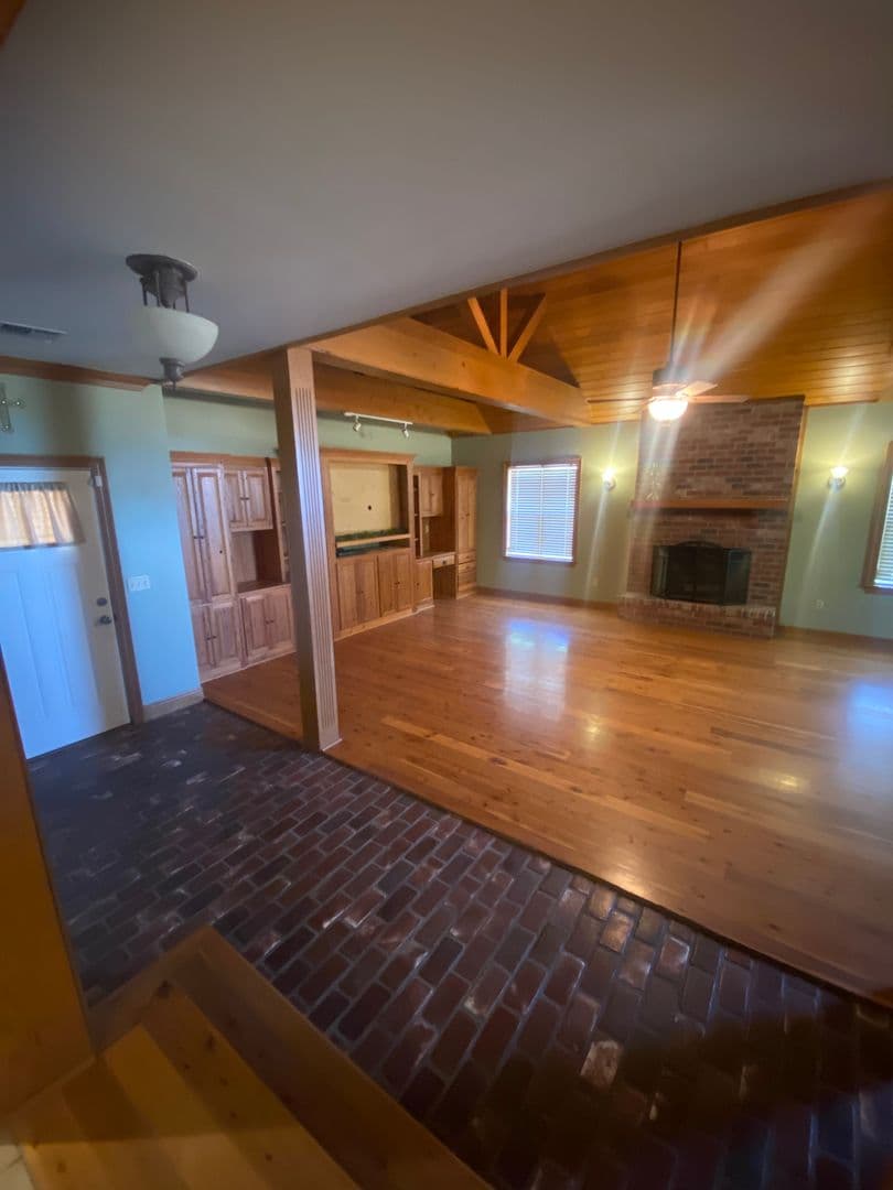 Saint Martinville House: 1042 Banker Road