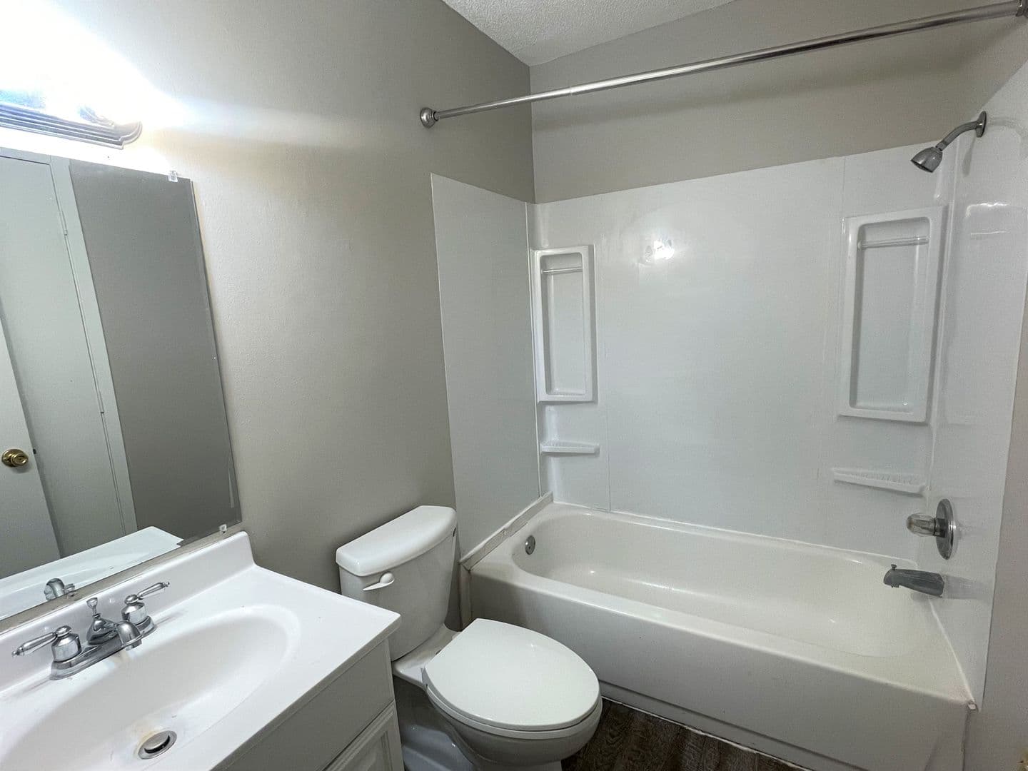 Sulphur House: 100 Mcarthur St Apt 14