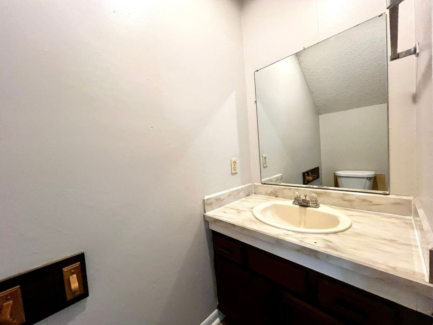 Lafayette Apartment: 211 Al Pearsons Dr